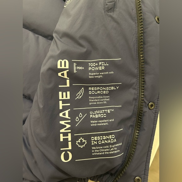 Aritzia Super Puff - Shorty 
Size XS
Colour: Navy Blue - Picture 6 of 6